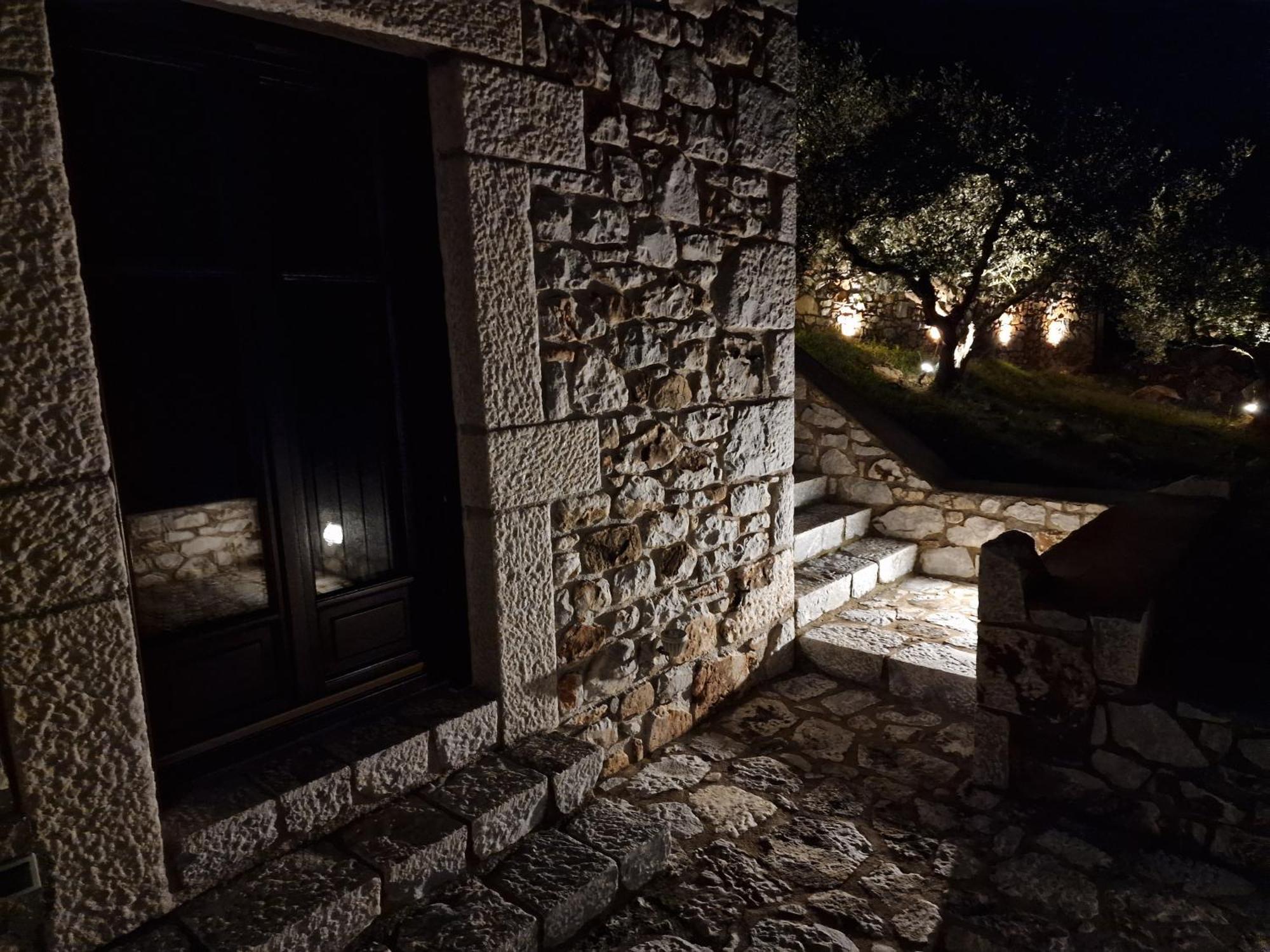 Focalion Castle Luxury Suites Pírgos Dhiroú Exterior foto