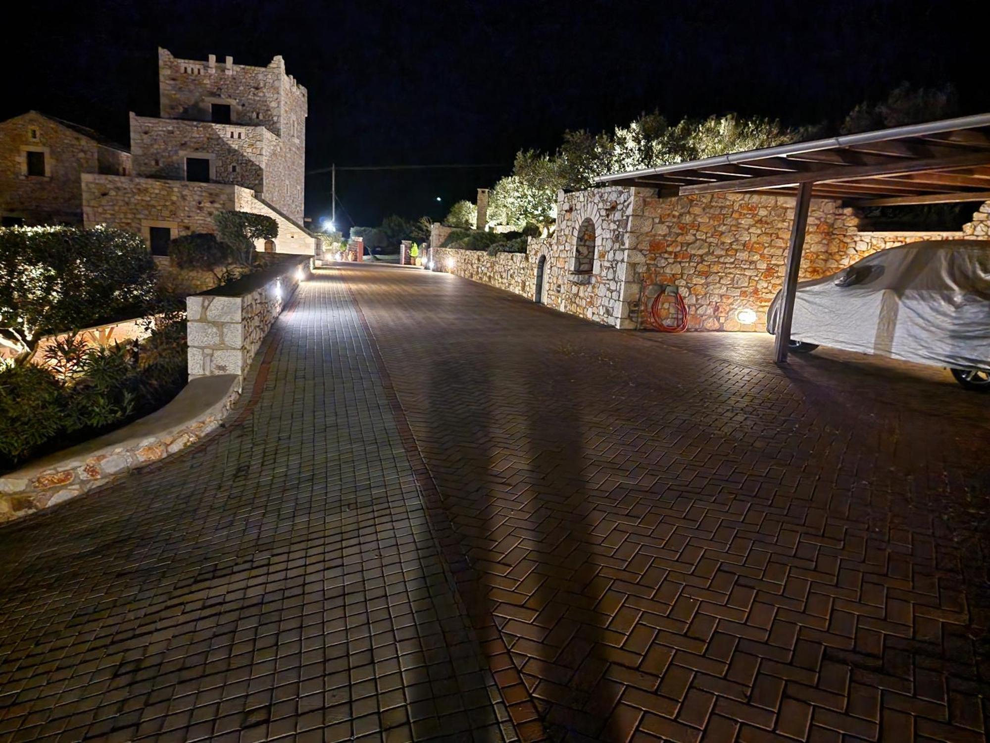Focalion Castle Luxury Suites Pírgos Dhiroú Exterior foto