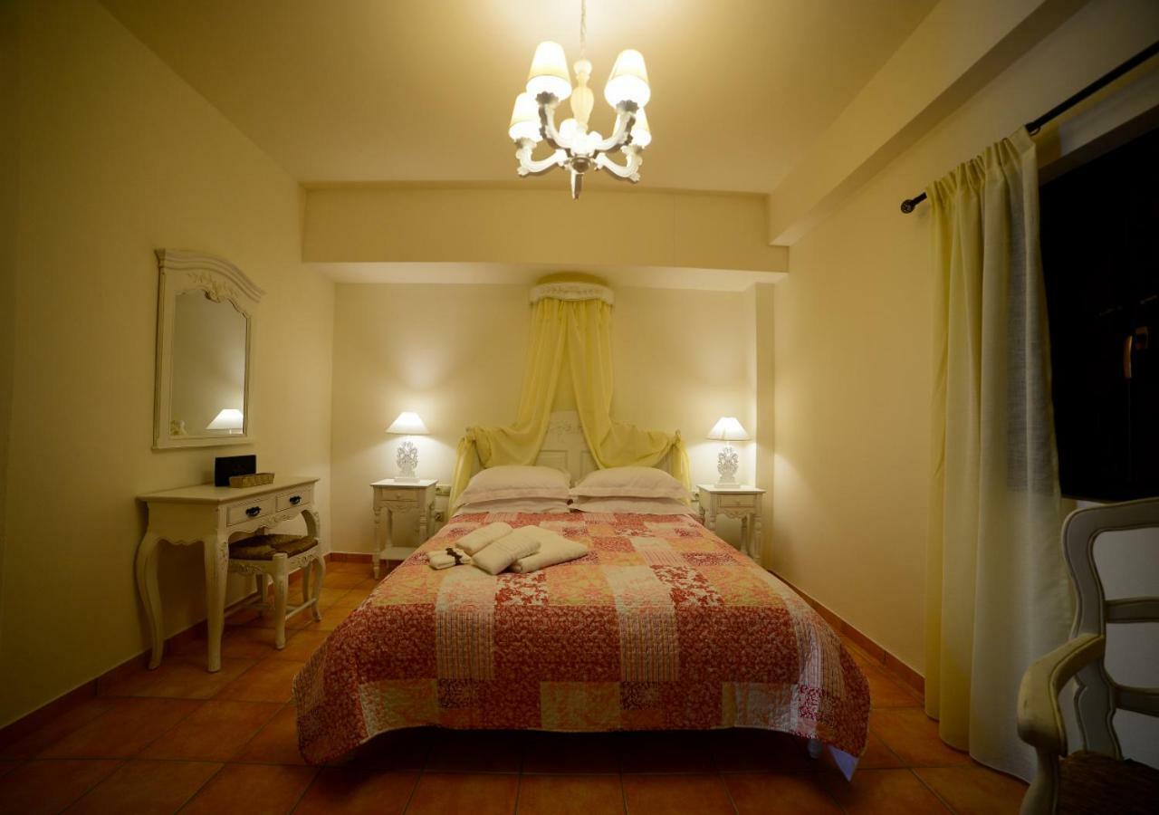 Focalion Castle Luxury Suites Pírgos Dhiroú Exterior foto