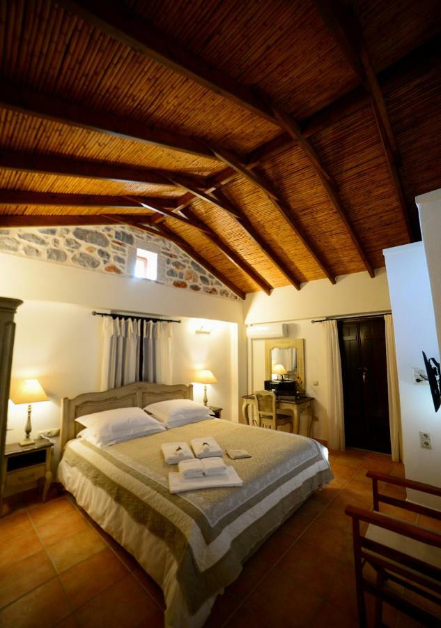Focalion Castle Luxury Suites Pírgos Dhiroú Exterior foto