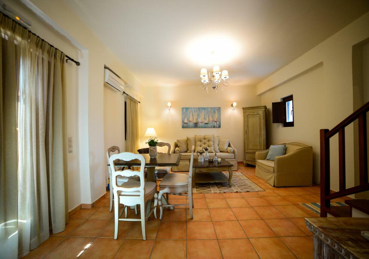 Focalion Castle Luxury Suites Pírgos Dhiroú Exterior foto