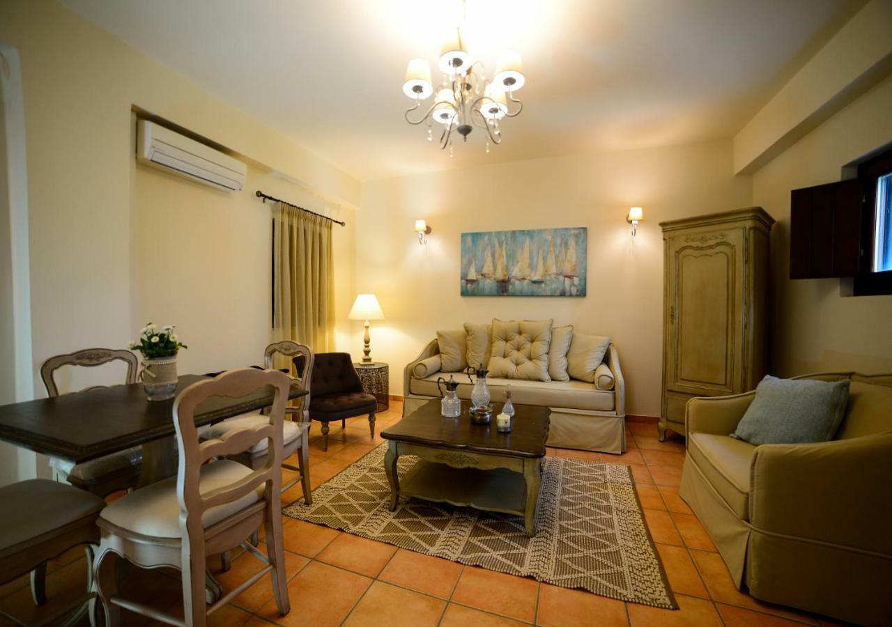 Focalion Castle Luxury Suites Pírgos Dhiroú Exterior foto