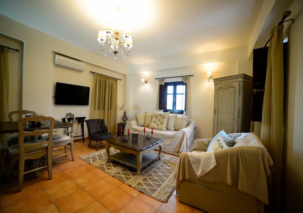 Focalion Castle Luxury Suites Pírgos Dhiroú Exterior foto