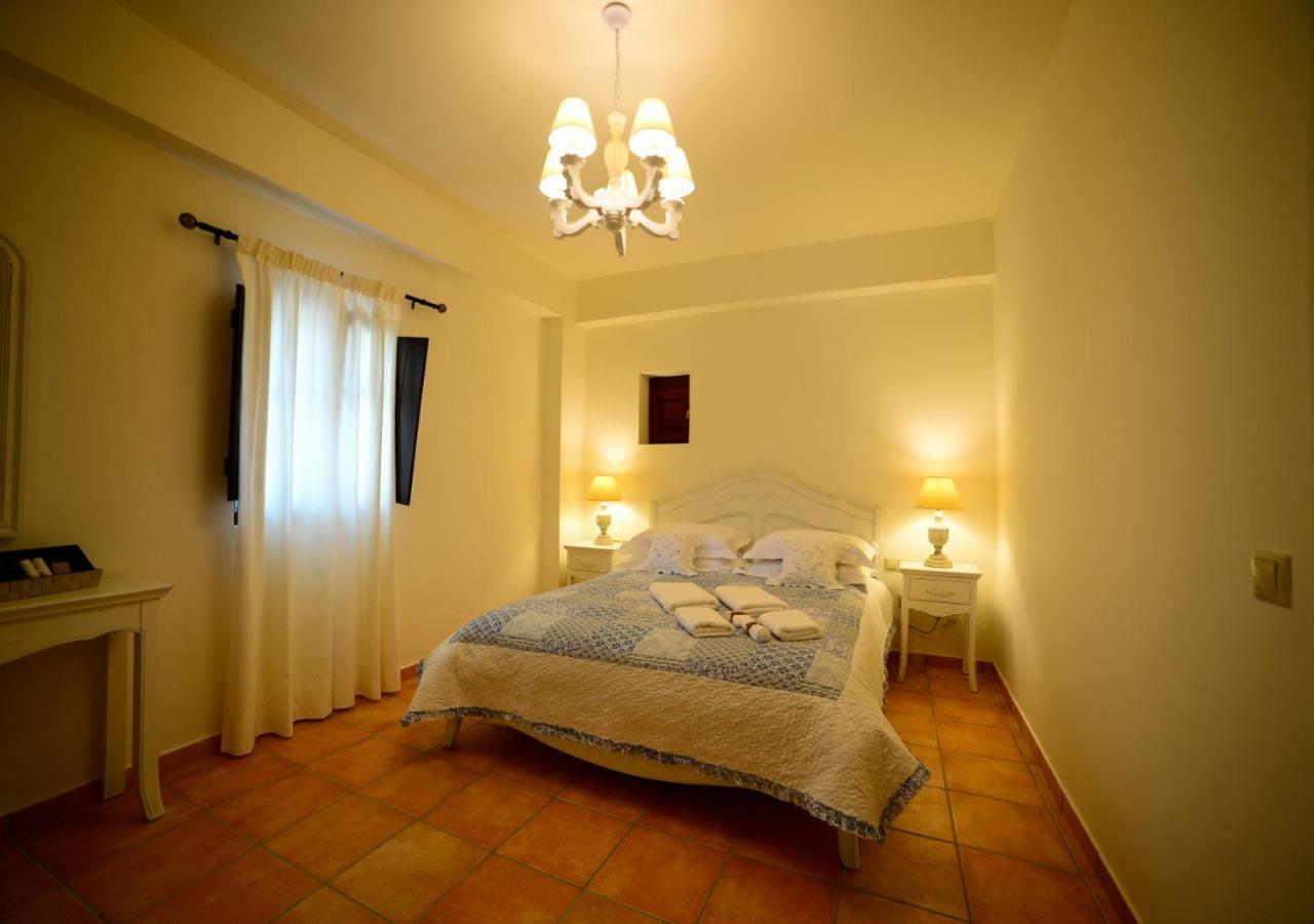 Focalion Castle Luxury Suites Pírgos Dhiroú Exterior foto