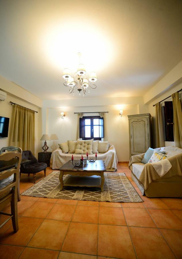 Focalion Castle Luxury Suites Pírgos Dhiroú Exterior foto